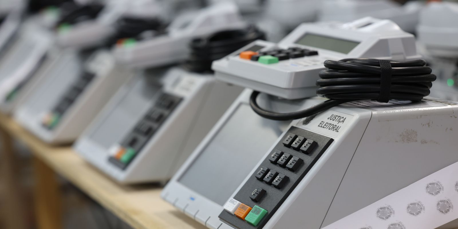 TSE estabelece comissão para fiscalizar inteligência artificial nas eleições