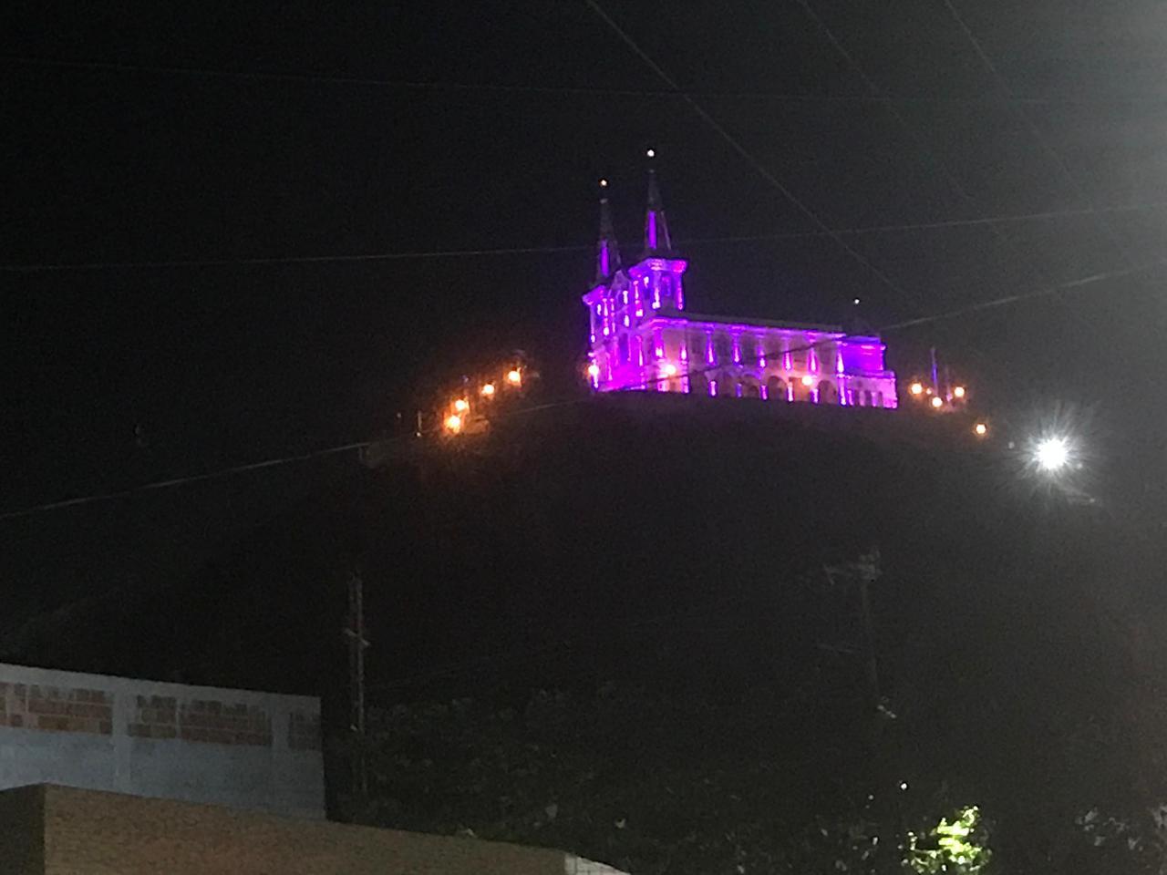 Rio de Janeiro se ilumina de roxo em apoio aos pacientes com lúpus