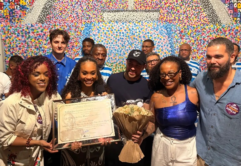 Jéssica Martin recebe Prêmio Dandara 2026 e destaca força feminina no samba