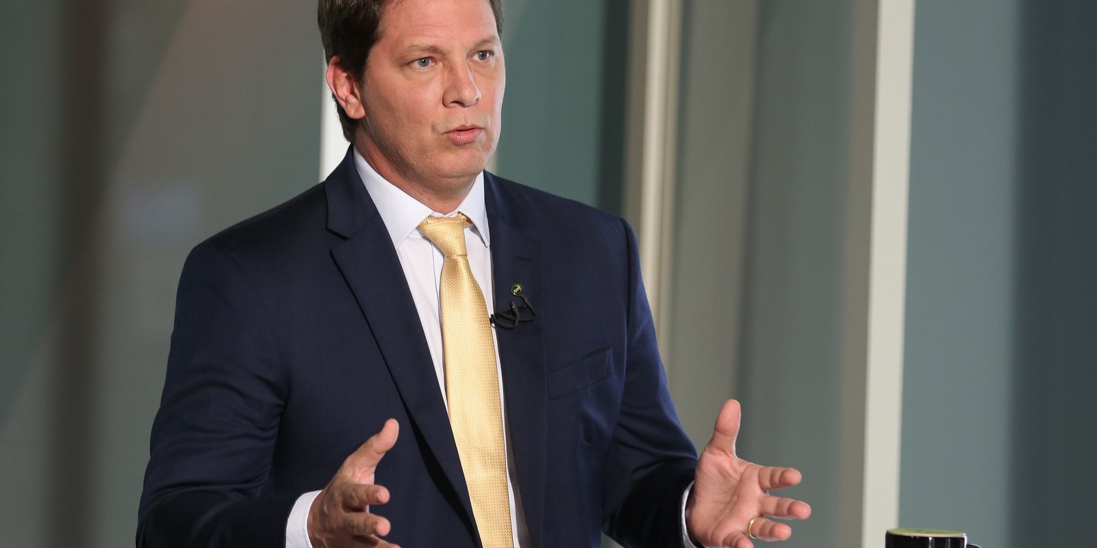 STF enfrenta dificuldades para notificar Mário Frias sobre o filme de Bolsonaro