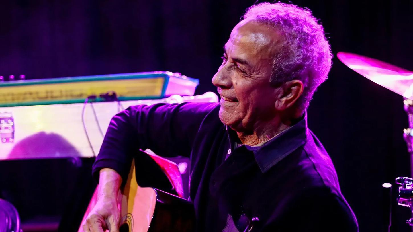 Zé Carlos Medeiros recebe nomes de peso da MPB e família em novo single 