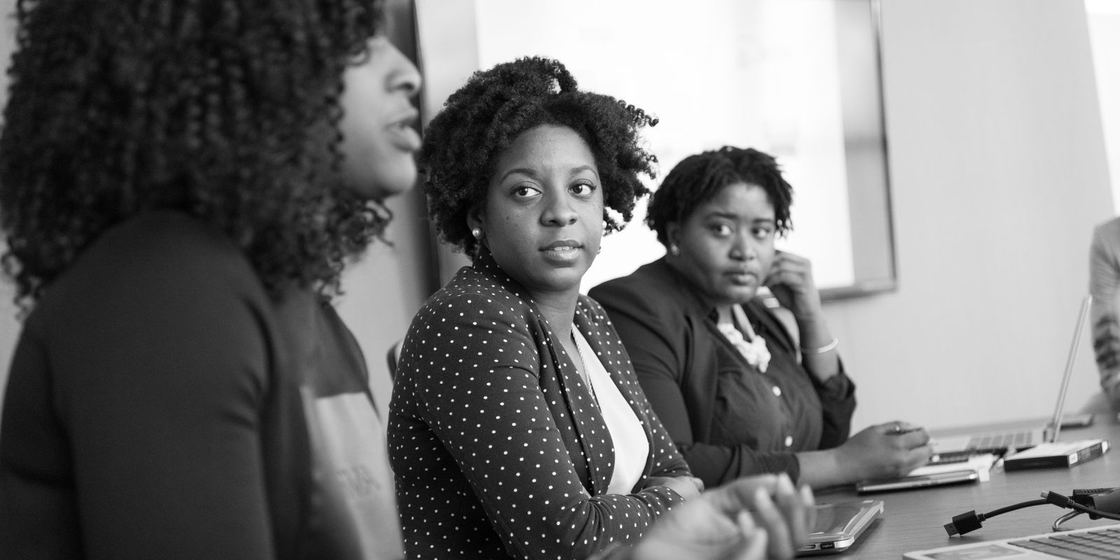 Desemprego de mulheres negras jovens atinge 24,7%, revela estudo sobre o mercado de trabalho