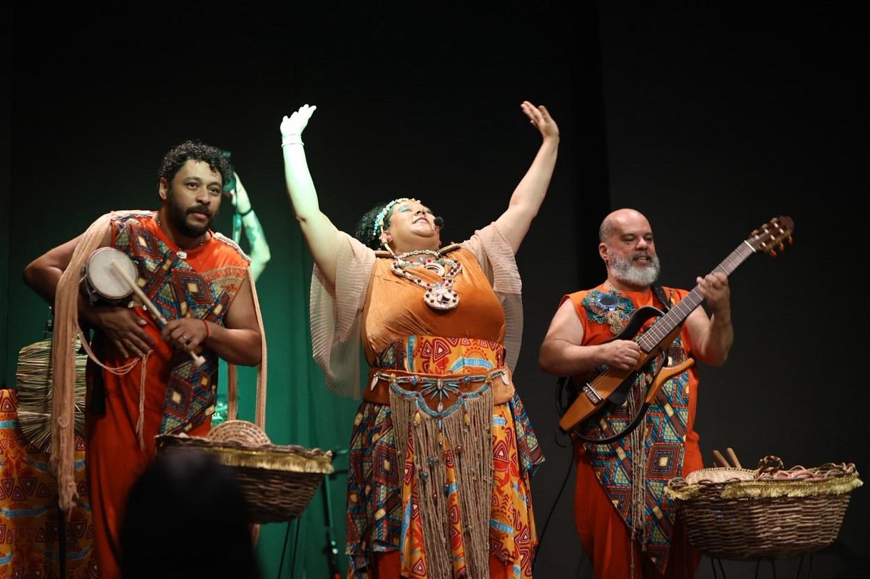 Espetáculo Luanda Ruanda (PE) canta e conta histórias africanas em Belo Jardim: arte, cultura, educação e identidade negra