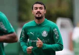Jefté, lateral do Palmeiras, passa por cirurgia no joelho direito