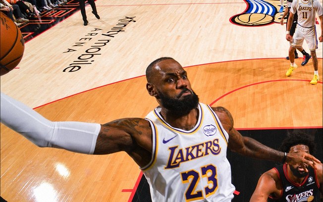 LeBron James deixa os Lakers e pode formar dupla com Stephen Curry nos Warriors