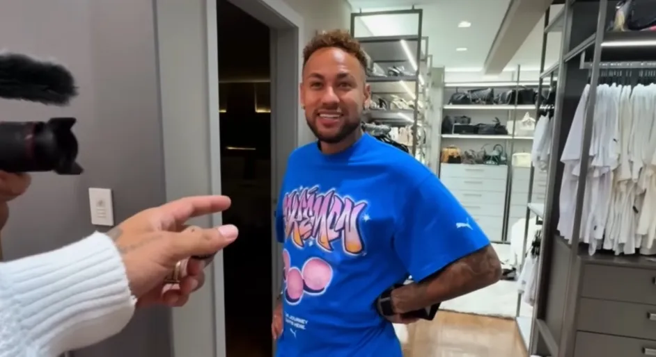 Neymar viaja para a Copa com mala minimalista e foco na Seleção