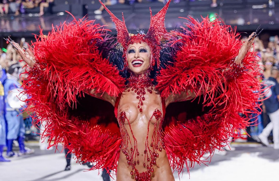 Sabrina Sato confirma desfiles como rainha de bateria no Carnaval 2027, mesmo grávida