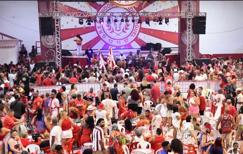 Unidos de Padre Miguel inicia projeto para o Carnaval 2027 com feijoada e a presença da Viradouro