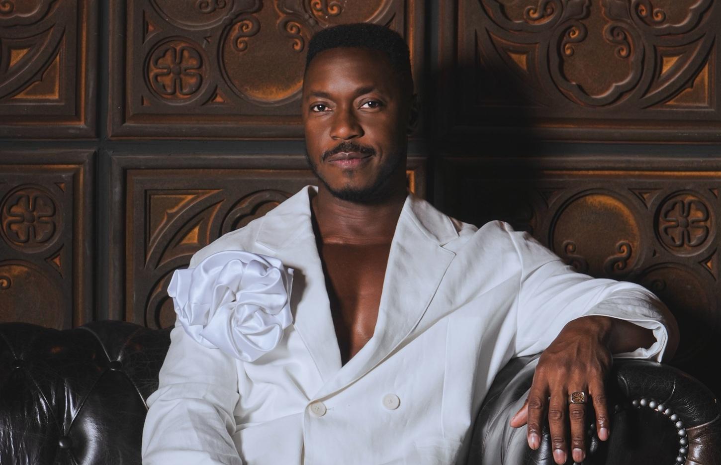 Tiago Barbosa em Ópera do Malandro marca retorno do artista aos palcos cariocas