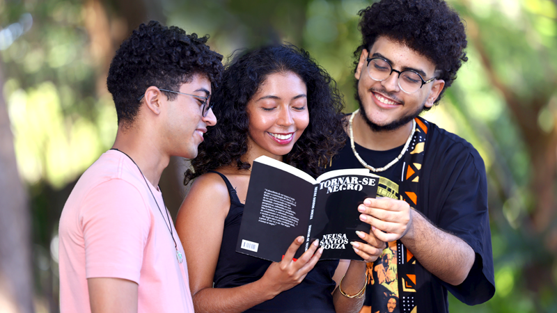 Avanço histórico: Negros são maioria em universidades públicas brasileiras