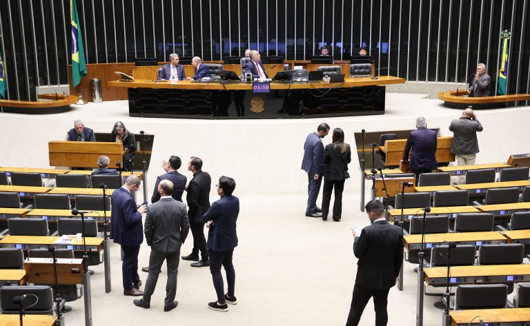 Câmara dos Deputados concede regime de urgência a dois projetos de lei