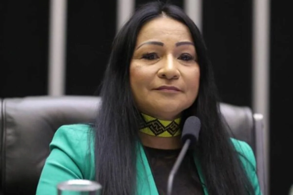 Com candidatura barrada, Silvia Waiãpi acusa Furlan e PL de racismo