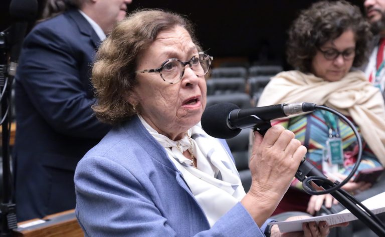 Comissão aprova canais de atendimento 24 horas para mulheres vítimas de violência doméstica