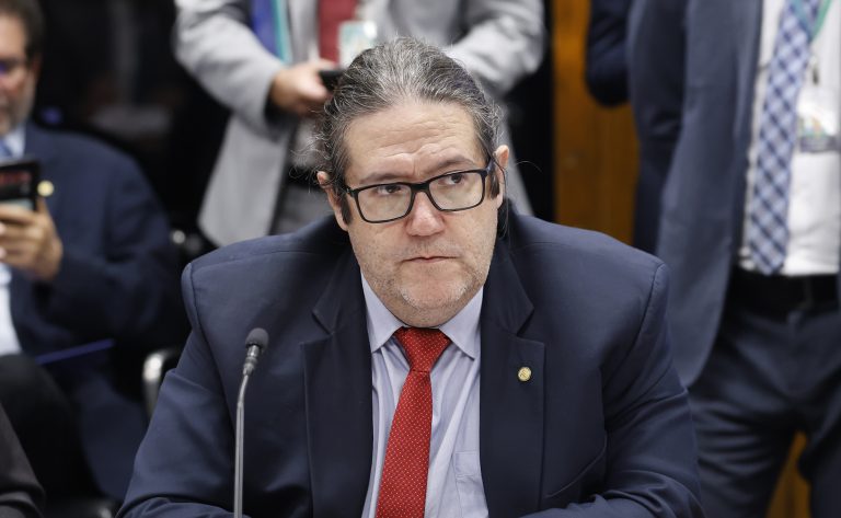 Comissão de Direitos Humanos aprova registro obrigatório de crimes de homotransfobia