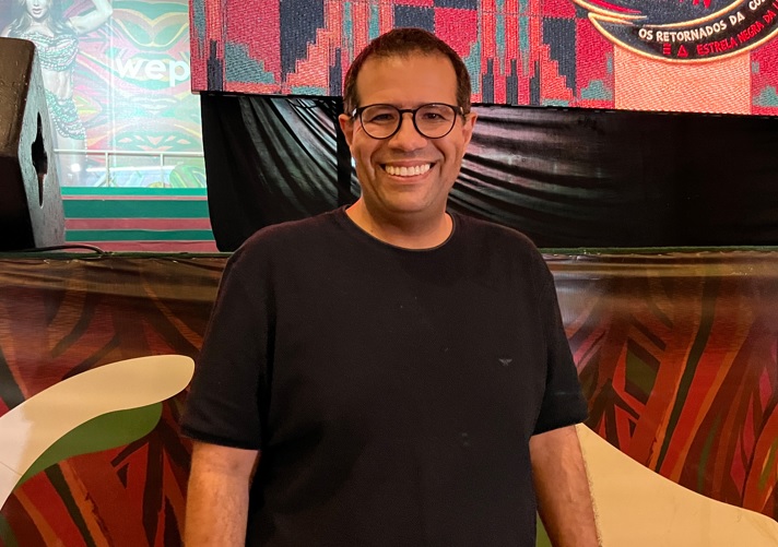 Grande Rio usa viagem a Gana como base do enredo e muda final de samba