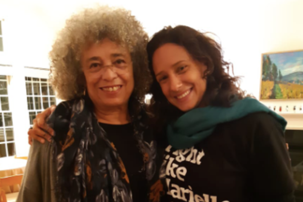 Angela Davis apoia pré-candidatura ao Senado de Monica Benicio no Rio