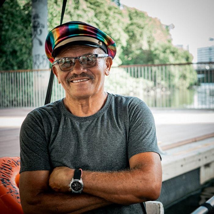 Passeio no baobarco de Seu Davi pelo Rio Capibaribe rende audiovisual para artista Mazuli (PE)