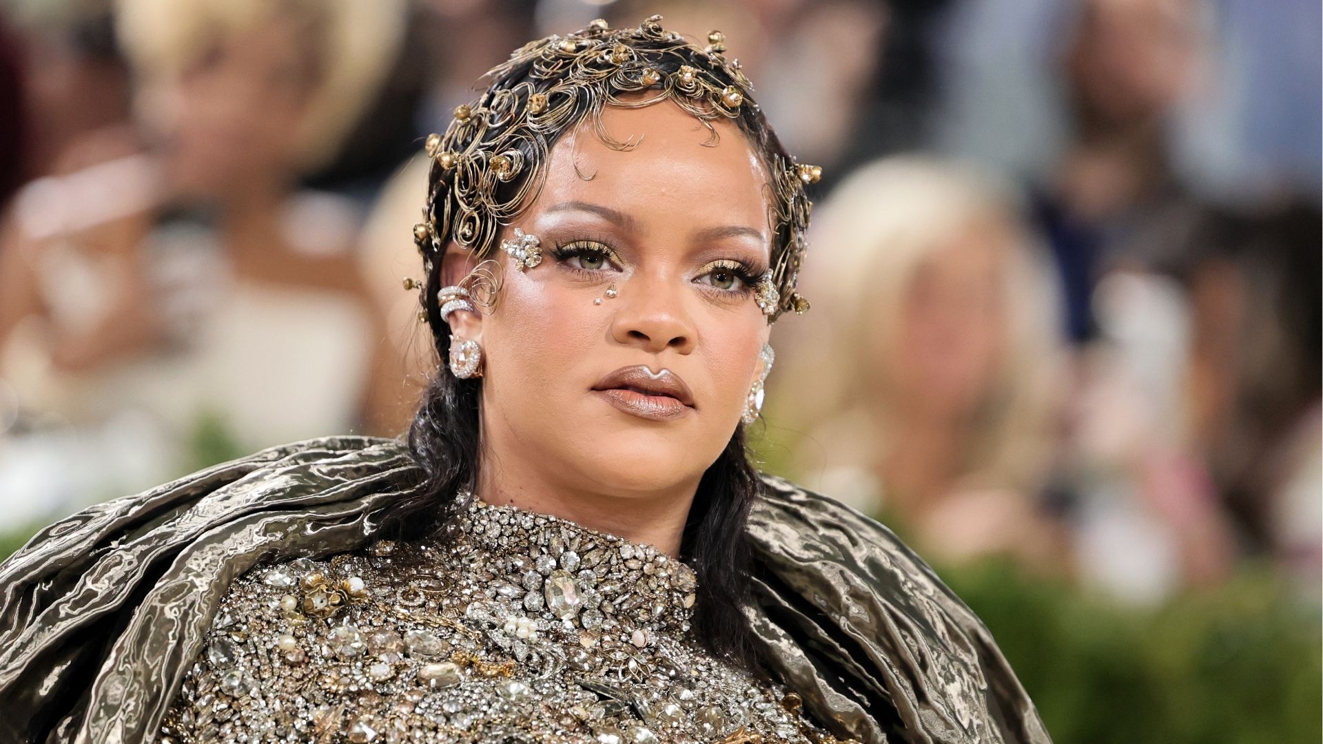 Rihanna volta aos palcos e admite estar enferrujada no Yankee