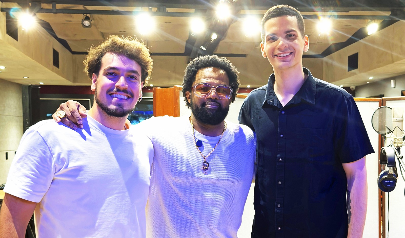 Xande de Pilares colabora em faixa e anuncia álbum instrumental “Novos caminhos”