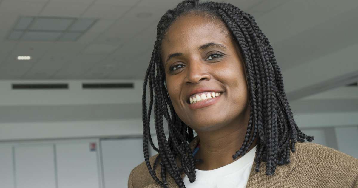 Djamila Ribeiro destaca a importância das mulheres em projeto de nação