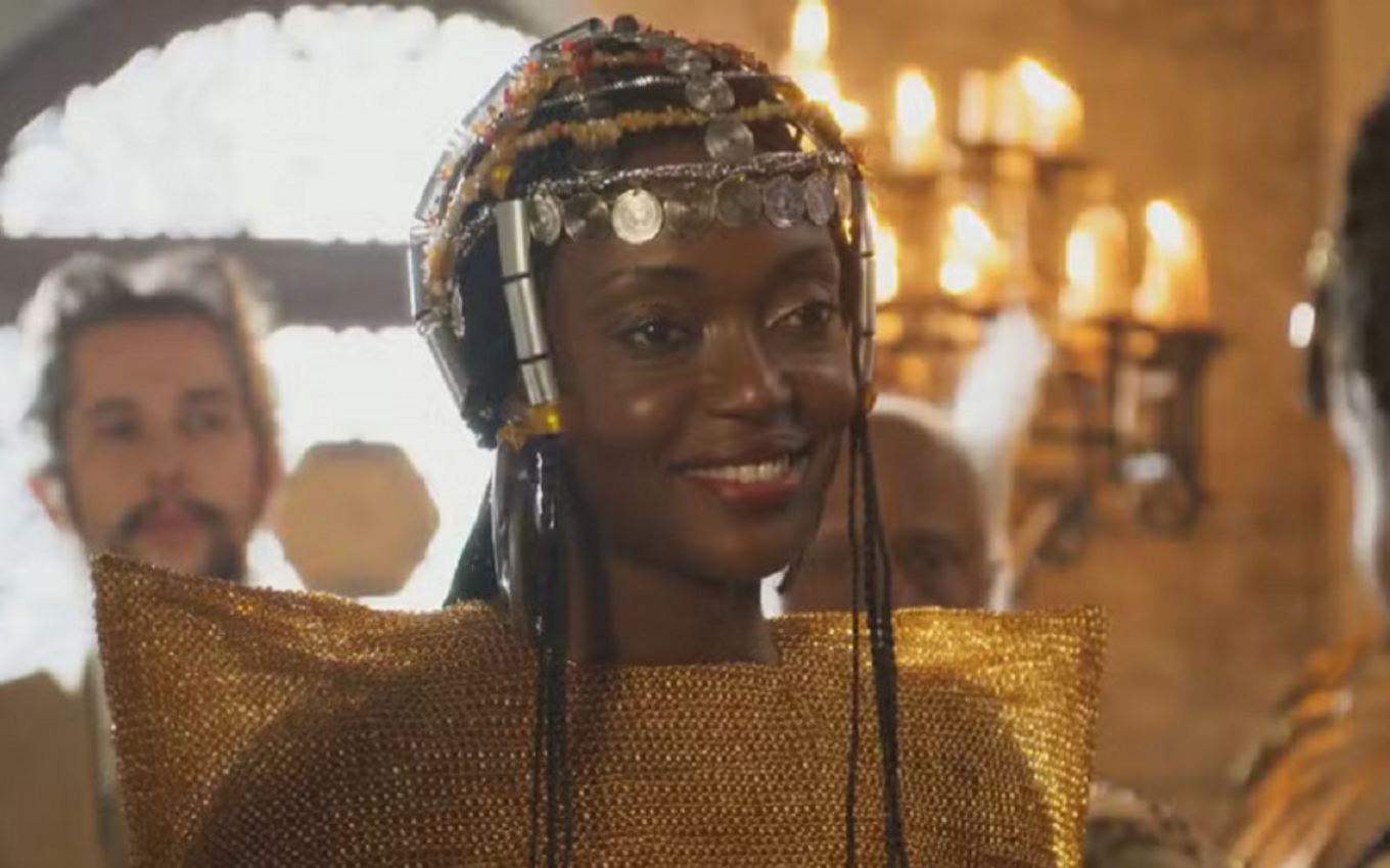 Binta finge ser boa e sugere castigo para Kênia em A Nobreza do Amor