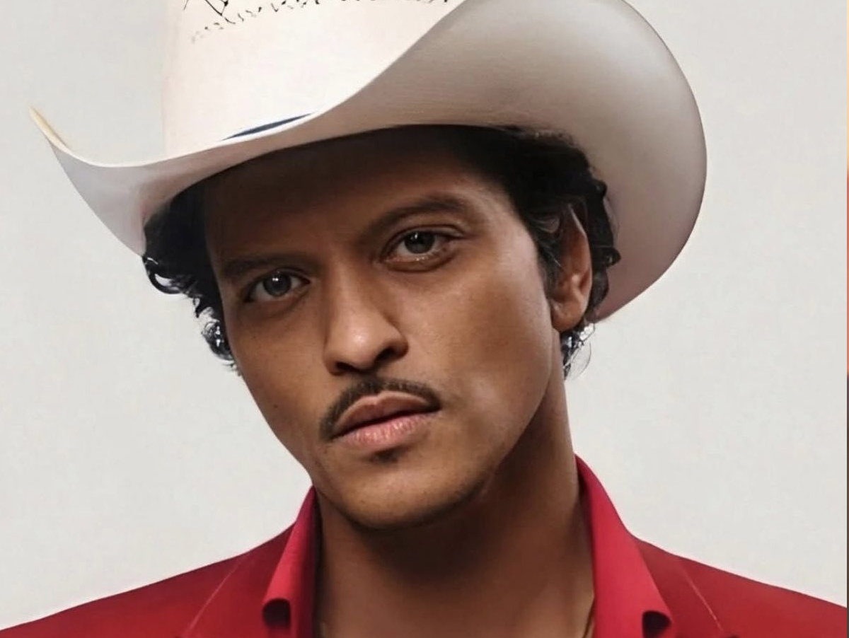Bruno Mars empata recorde histórico de Kendrick Lamar na Billboard com novo hit