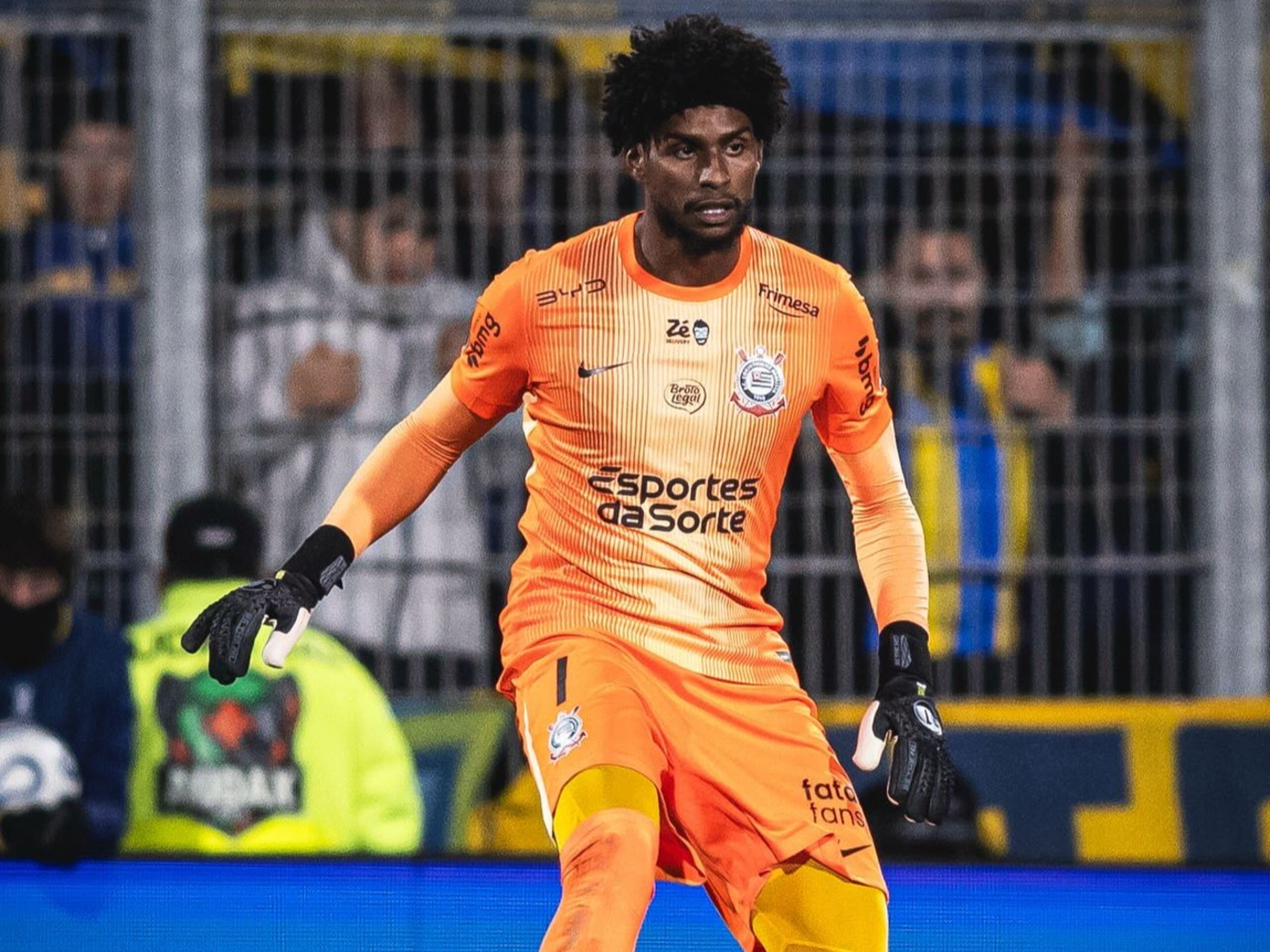 Corinthians exige rigorosas punições após caso de racismo contra Hugo Souza