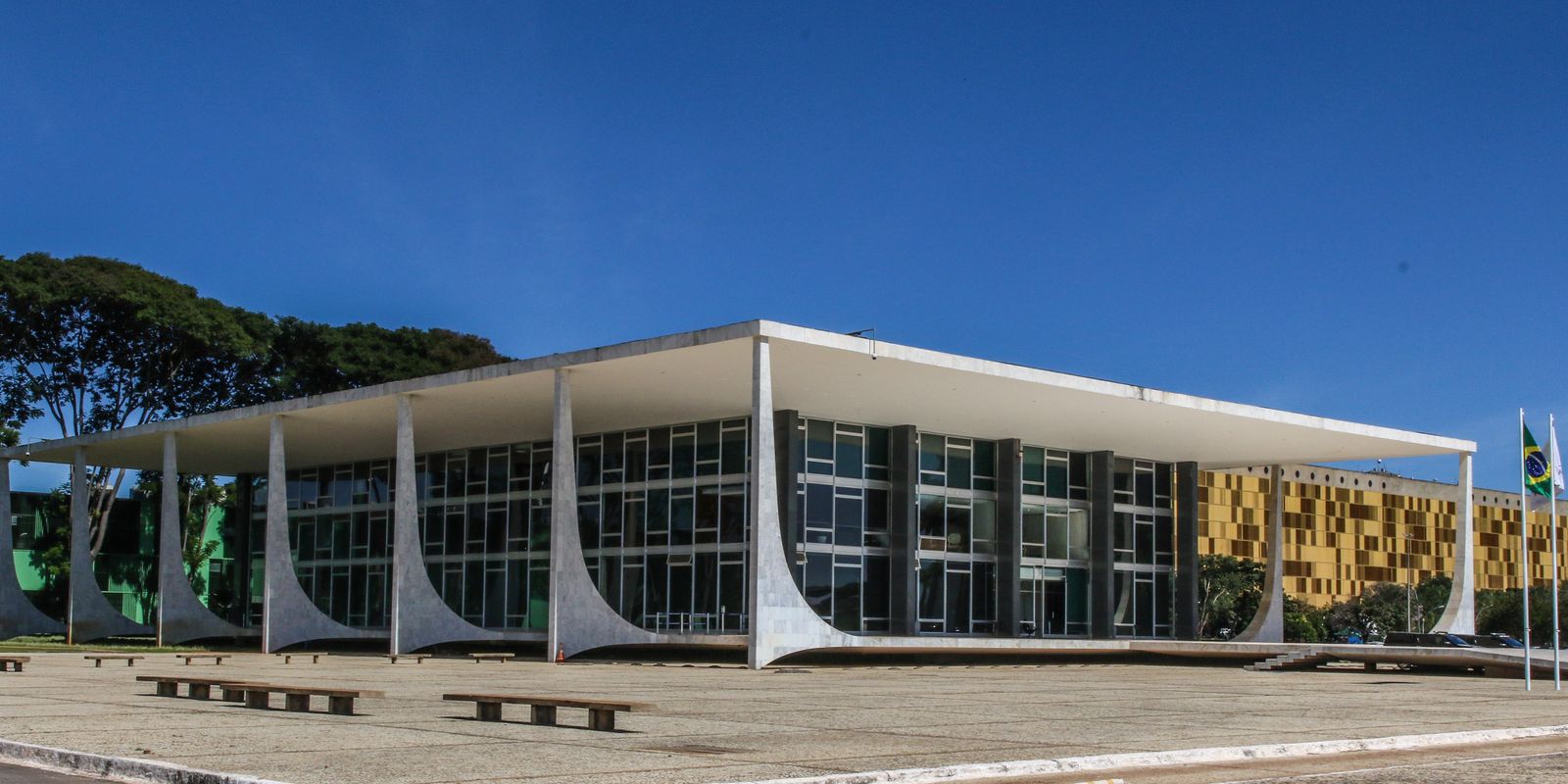 Flávio Dino aciona Polícia Federal para investigar R$ 55 milhões em emendas Pix