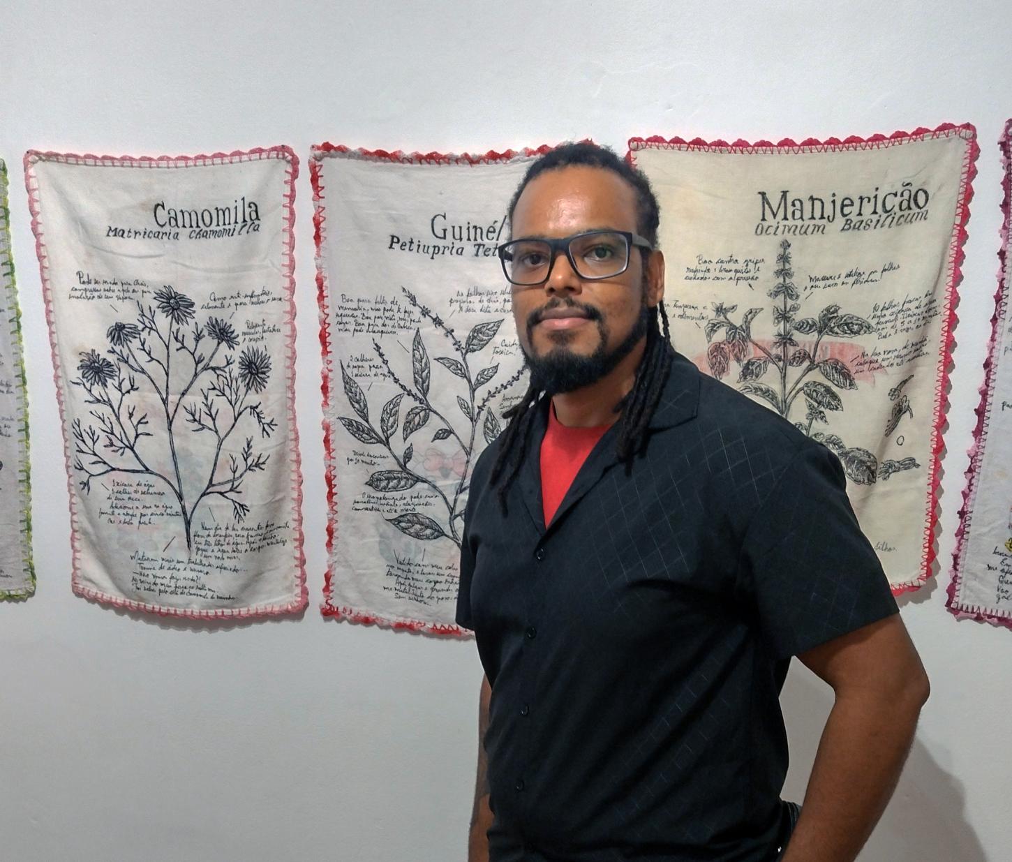 Diogo Nógue apresenta a exposição Herbário do Cuidar, Vingar e Refazer em Suzano