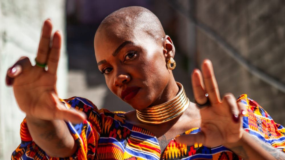 A cantora Mana Bella lança EP de rap com foco na ancestralidade e na cultura periférica