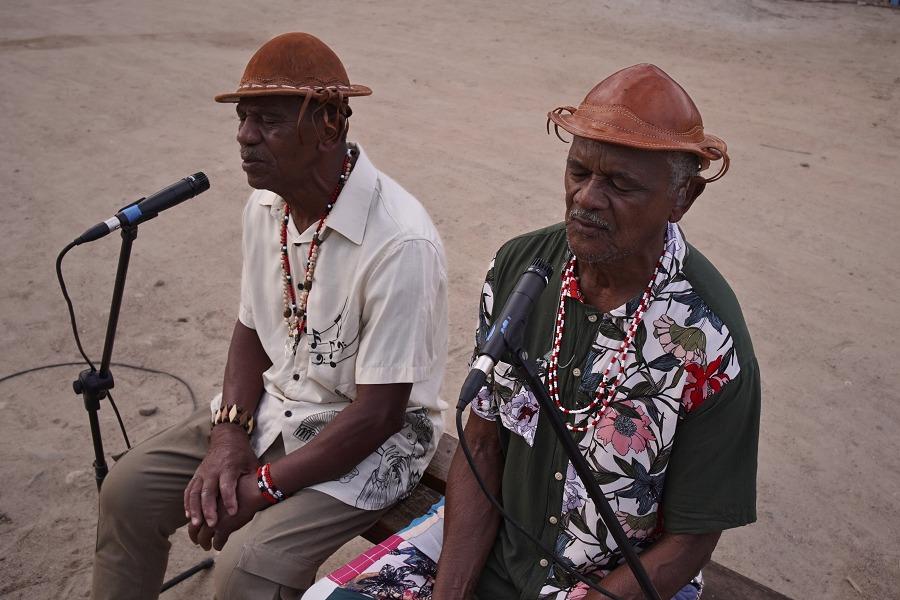Mestres do Coco Raízes de Arcoverde, Assis Calixto e Damião Calixto lançam álbum em dupla inédito: Toadas na Serra da Imaginação