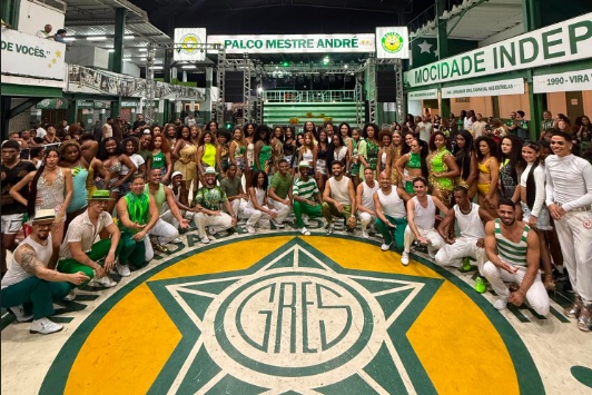 A seleção de passistas da Mocidade vira grande evento na Zona Oeste do Rio