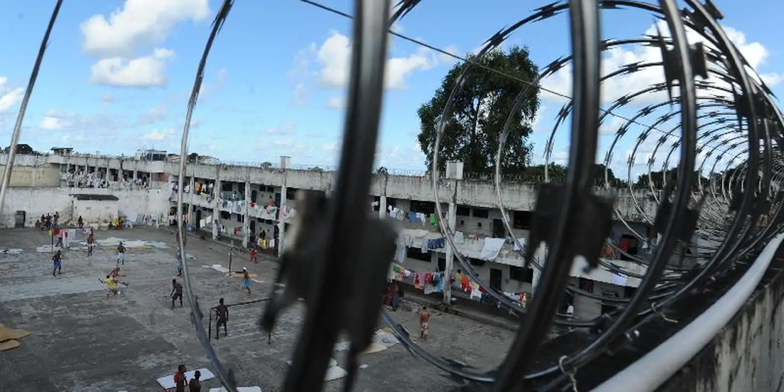 Polícia Penal apreende internet via satélite e drogas em presídios do Rio de Janeiro