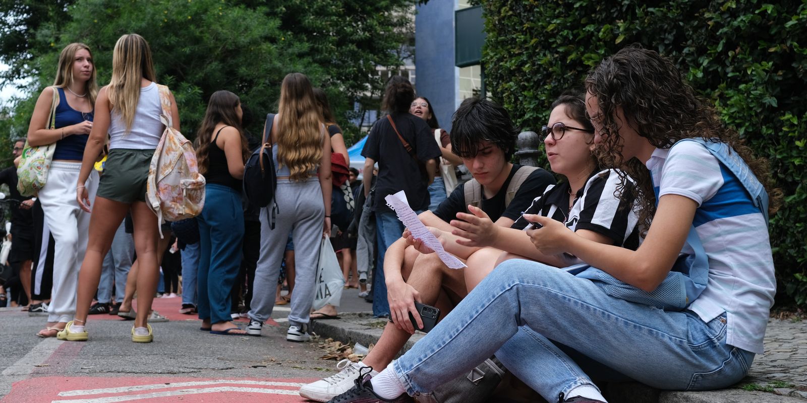 Saeb 2025: Brasil supera níveis pré-pandemia, mas matemática preocupa
