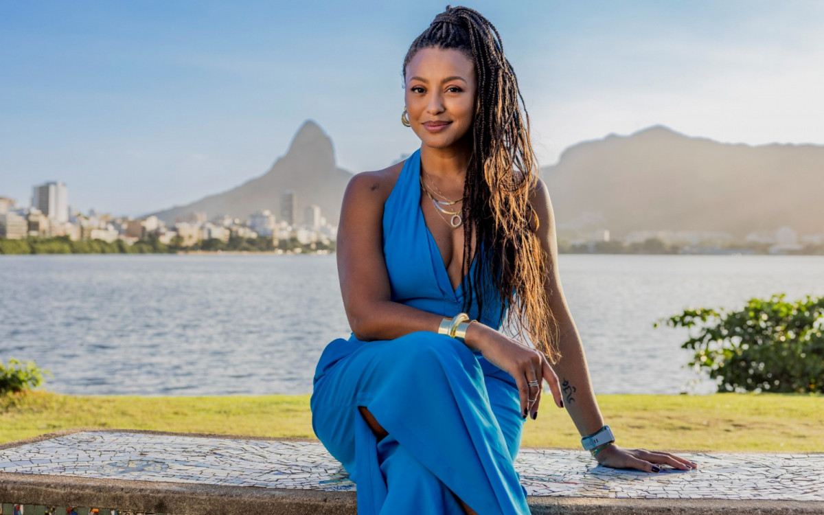 Sheron Menezzes vive médica e encara maternidade atípica na novela Por Você