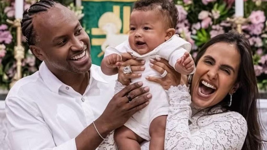 Thiaguinho comemora primeiro Dia dos Pais e se emociona com filho Bento