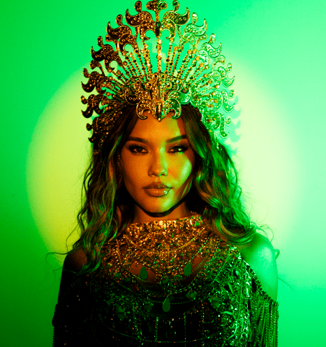 Agnes Pimentel brilha na Imperatriz Leopoldinense com look histórico