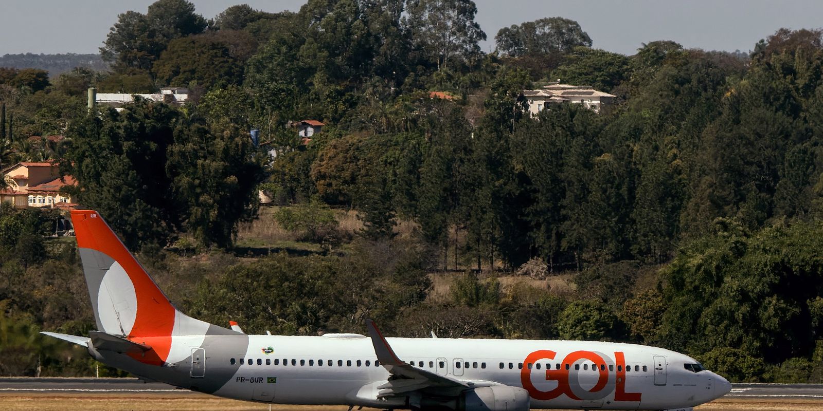 Avião realiza pouso de emergência após decolar de Goiânia rumo a SP