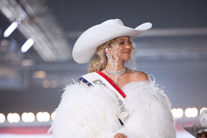 Beyoncé e Jay-Z entram para o clube do bilhão no YouTube com hit de 2003