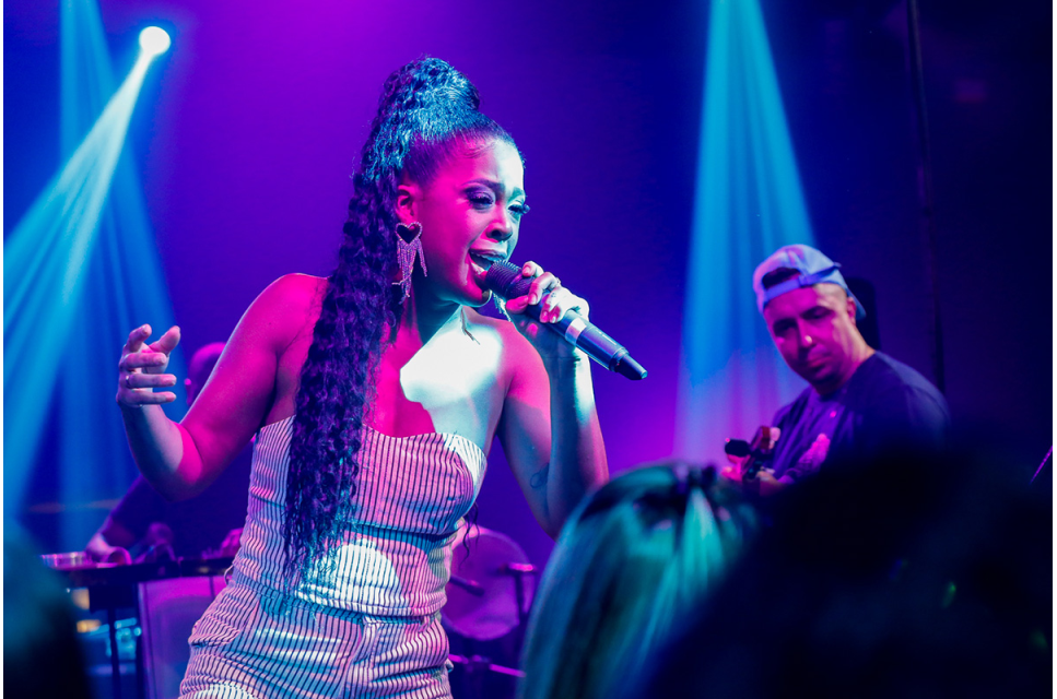 CASARÃO DO FIRMINO FAZ EDIÇÃO ESPECIAL NA QUADRA DO SALGUEIRO COM SHOWS DE MARVVILA, YAN E ANANDA, NA SEXTA-FEIRA, 2 DE OUTUBRO