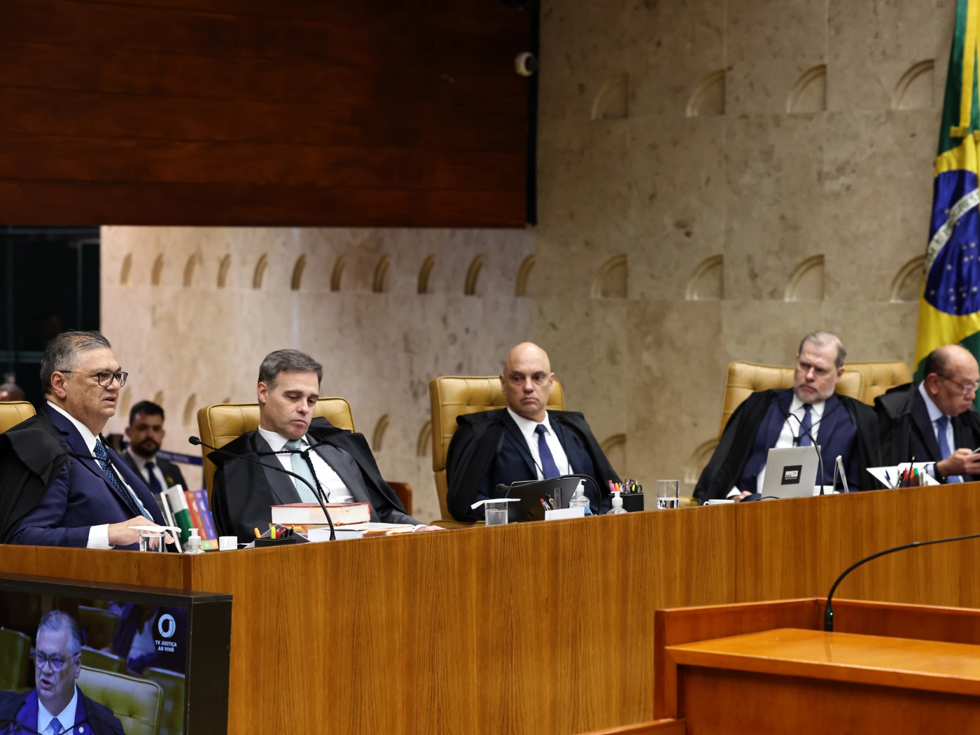 Em sessão do STF, ministros analisam relatório da PF sobre Alexandre de Moraes