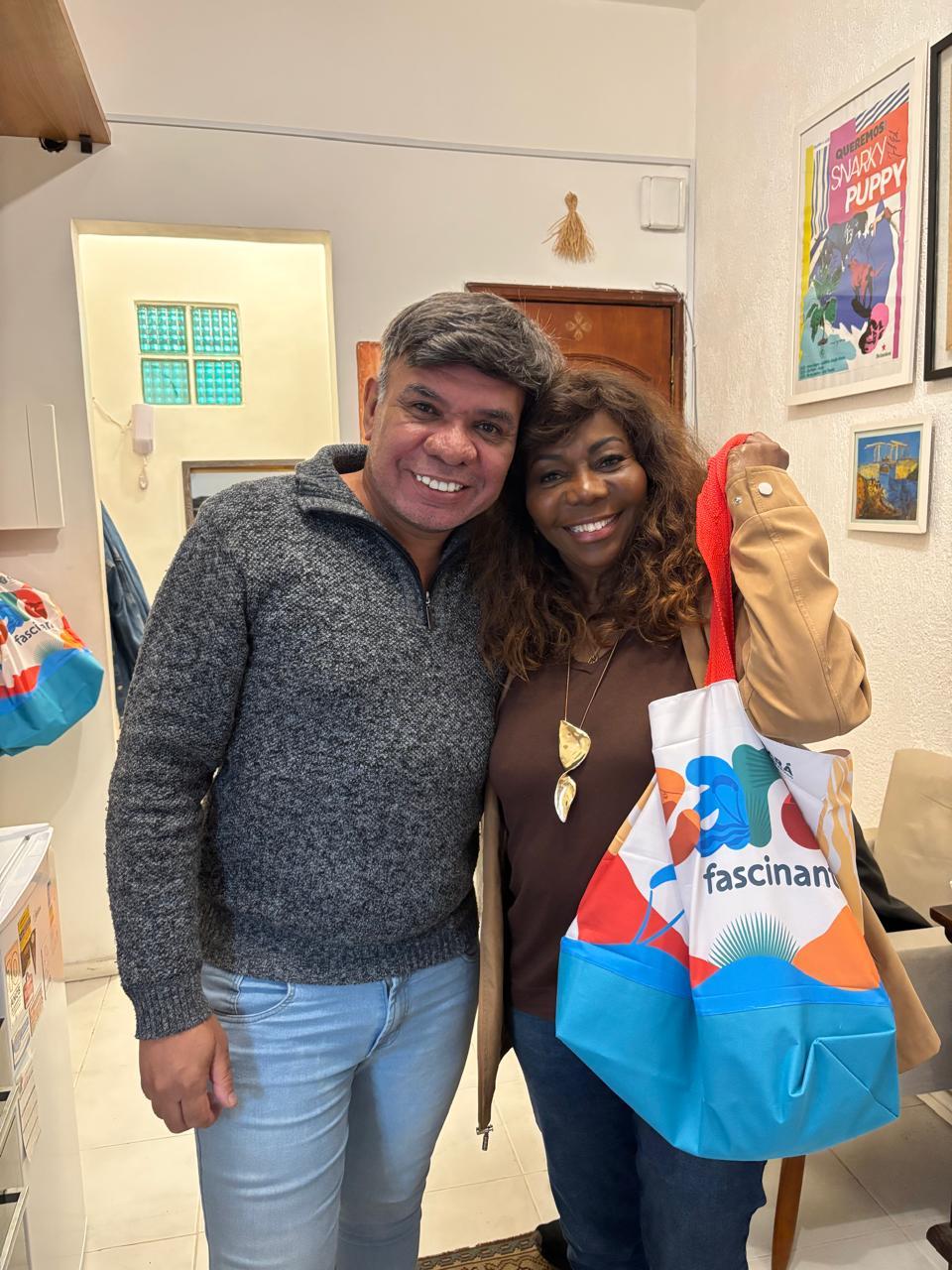 A cantora Jhusara repassa 60 anos de carreira no Plural Podcast e antecipa Rock in Rio