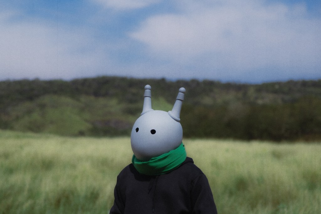 Artista niLL lança álbum conceitual sobre heróis, castelos e viagens no tempo