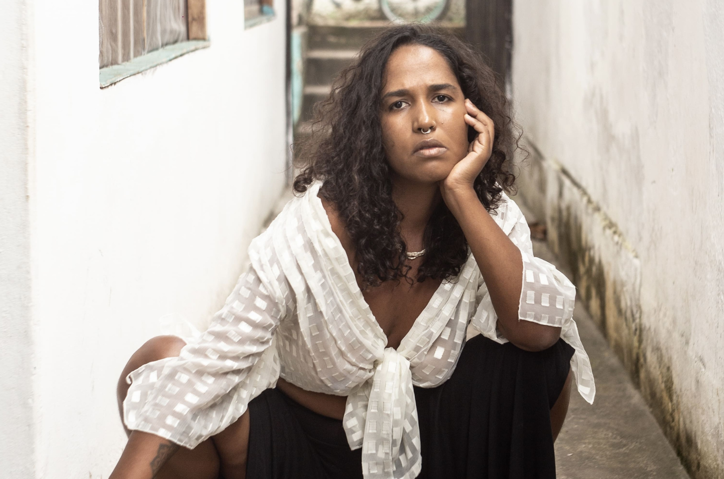 Cantora Kari inicia nova fase na carreira com o show Sons de Minas em turnê gratuita