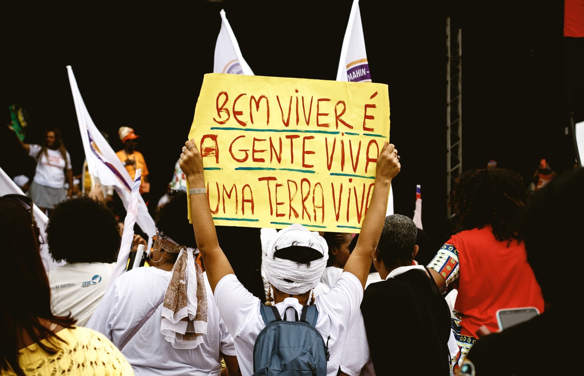 Mulheres negras e a urgência do plano nacional de cuidados frente ao clima