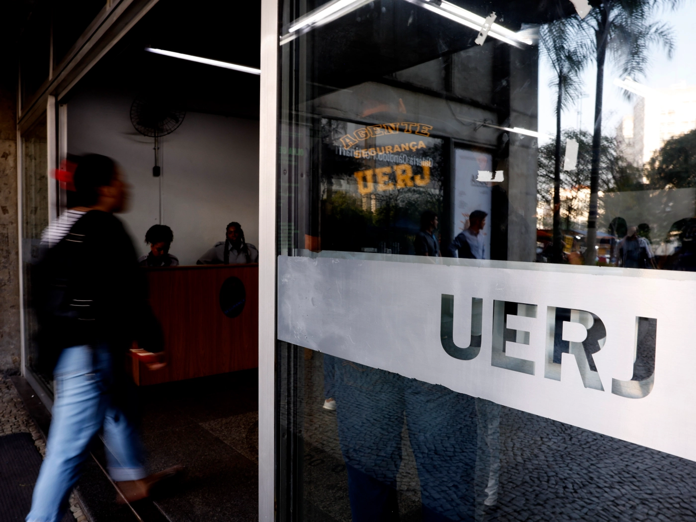 Uerj é condenada a pagar indenização após exigência racista em prova