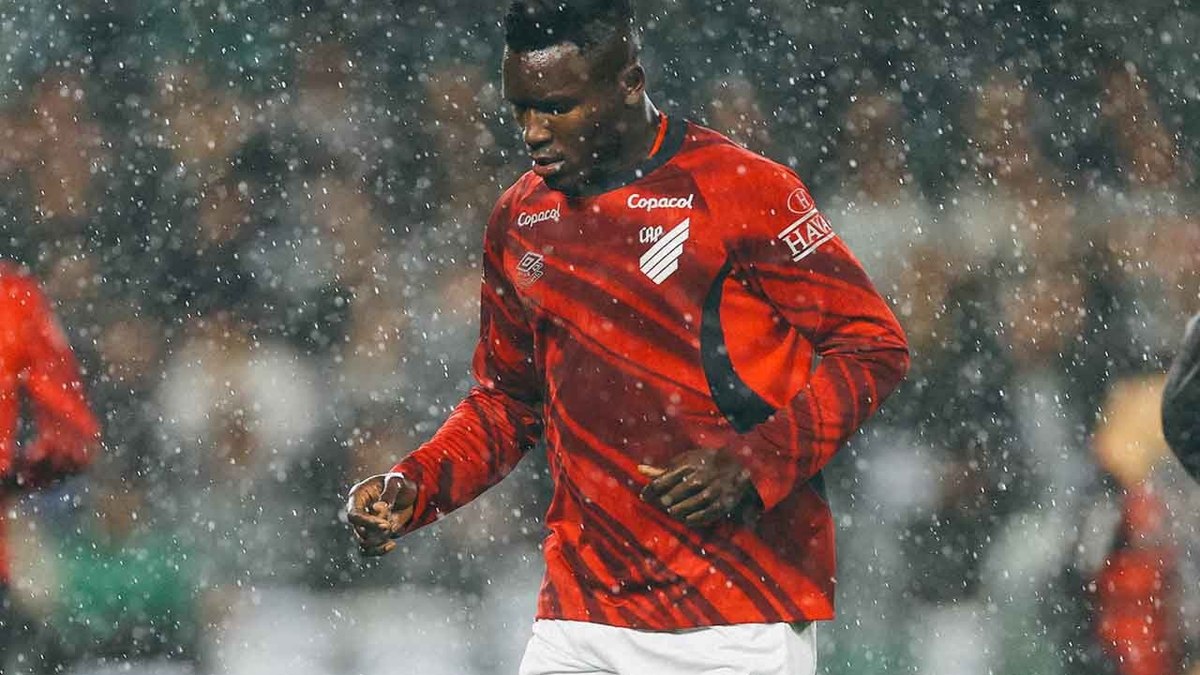 Caso de racismo no futebol atinge Viveros após publicação com a família