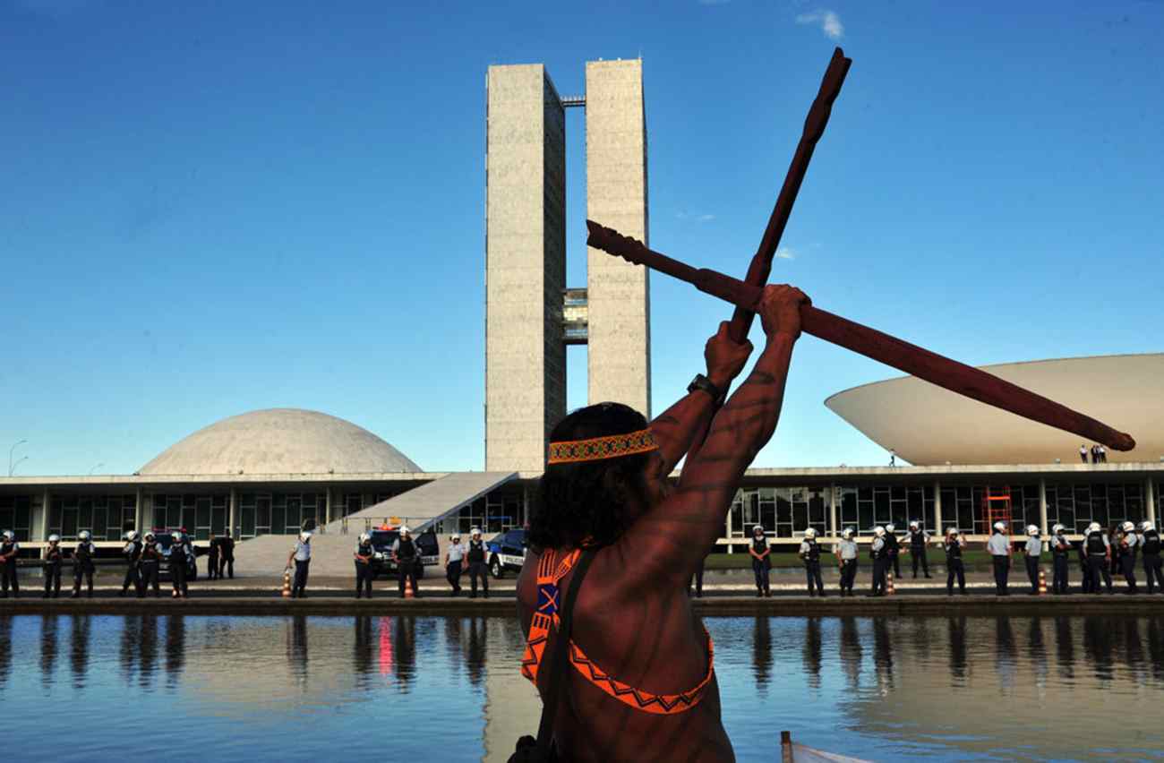 Bancada anti-indígena: parlamentares com propostas contra direitos indígenas nas urnas
