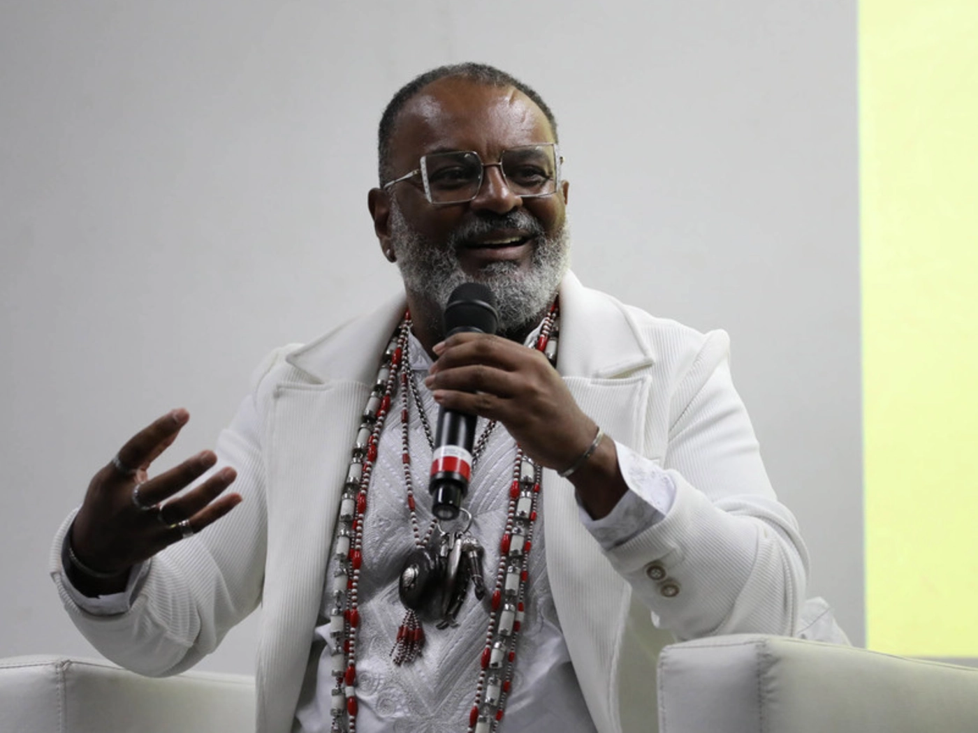 Babalorixá Sidnei Nogueira denuncia ataques de racismo religioso em transmissão