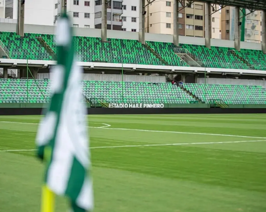 Câmara aprova proposta de combate ao racismo nos estádios de Goiânia